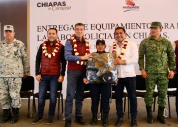 Rutilio Escandón entrega uniformes, equipos, patrullas y motopatrullas a la Policía Municipal de Las Margaritas
