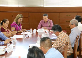 Rutilio Escandón se reúne con representantes de la Sección 7 del Sindicato Nacional de Trabajadores de la Educación