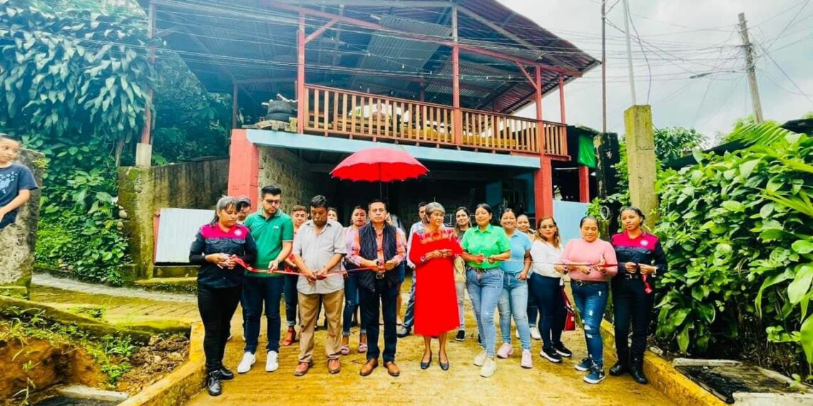 Inaugura Gobierno Municipal, obra de Agua Potable en Barrio Paraíso