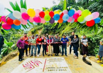 Llega justicia social con camino de acceso para habitantes de Fracción Santa