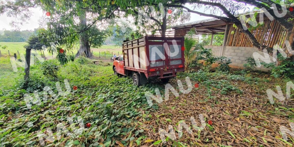 Abandonan una camioneta en Huehuetan