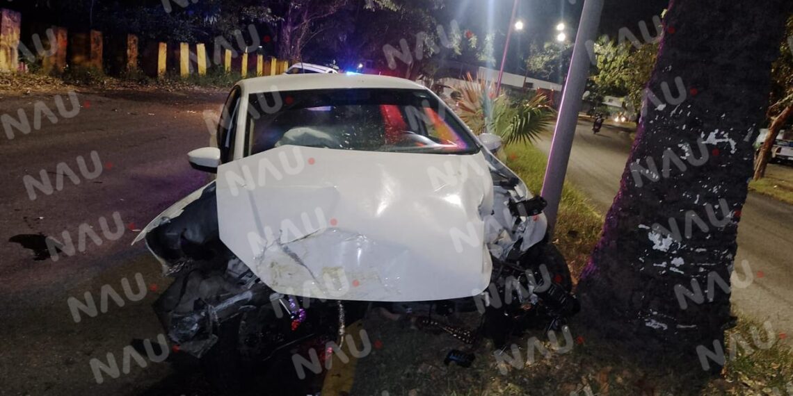 Por Exceso de velocidad y falta de precaución choca contra palmera