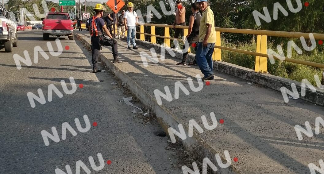 Persona de sexo masculino se intenta tirar del puente del Río Coatan