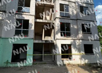 Localizan a una persona en estado de putrefacción en casas en construcción