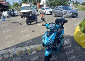 Menor lesionado al chocar contra un automóvil