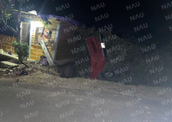 Volcadura deja tres personas fallecidas y 10 heridos