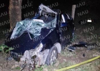 Dos lesionados deja volcadura