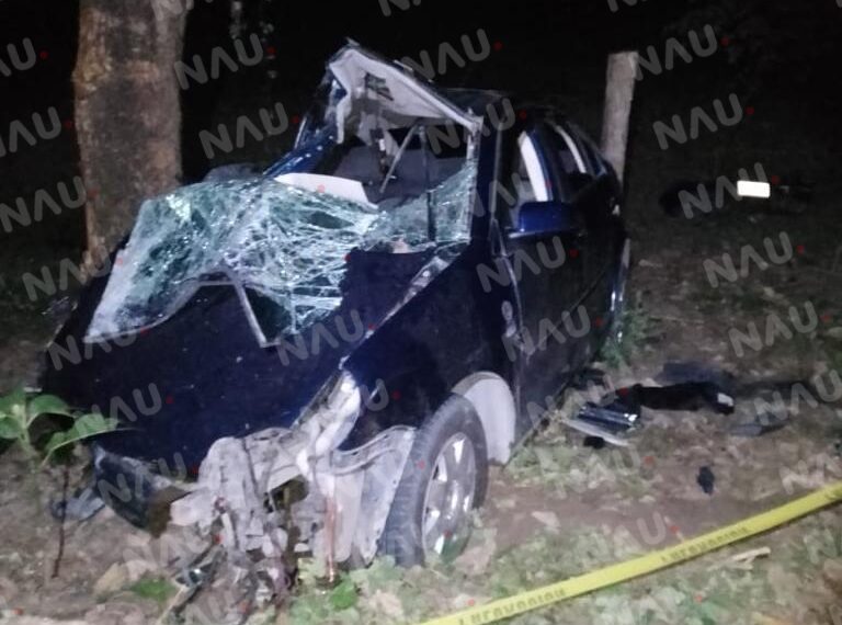 Dos lesionados deja volcadura