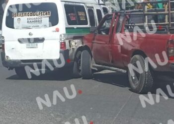 Camioneta hace corte de circulación