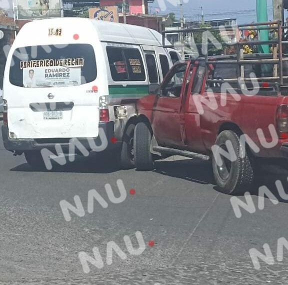 Camioneta hace corte de circulación