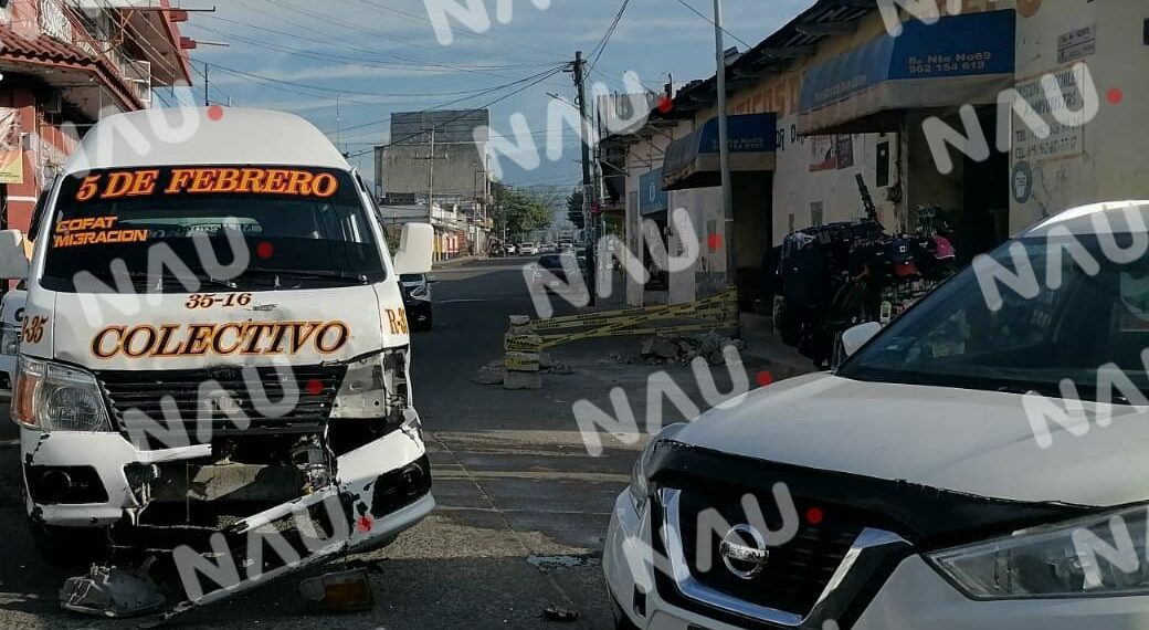 Chocan combi de pasaje y particular deja daños