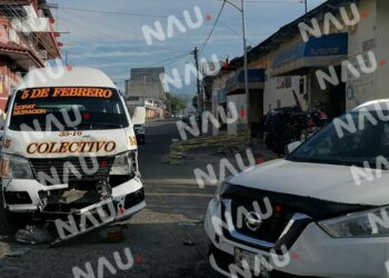 Chocan combi de pasaje y particular deja daños