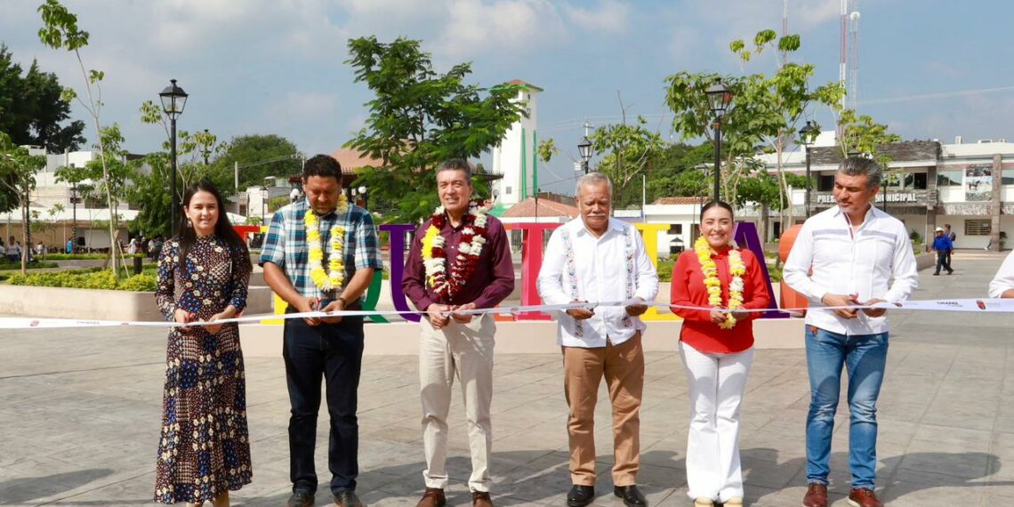 Rutilio Escandón inaugura el Parque Central de Jiquipilas