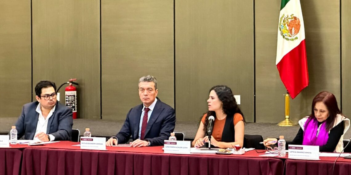 Asiste Rutilio Escandón a reunión con representantes del SNTE-CNTE, encabezada por Luisa María Alcalde