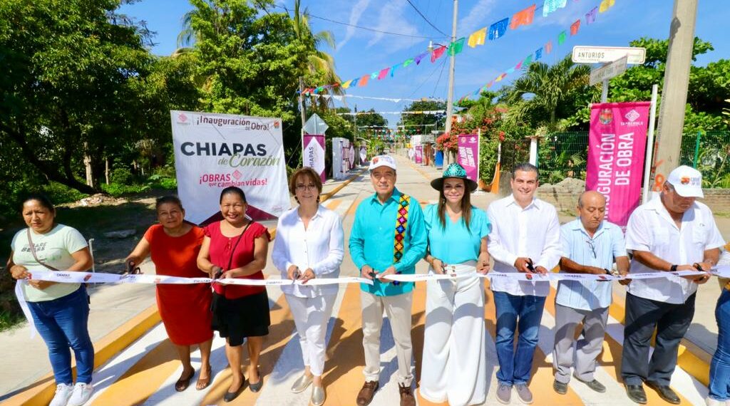 Inaugura Rutilio Escandón rehabilitación integral de calles en la Colonia Cebadilla, en Tapachula