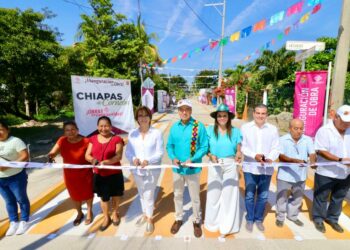 Inaugura Rutilio Escandón rehabilitación integral de calles en la Colonia Cebadilla, en Tapachula