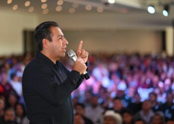 ERA se reunió con morenistas en Comitán