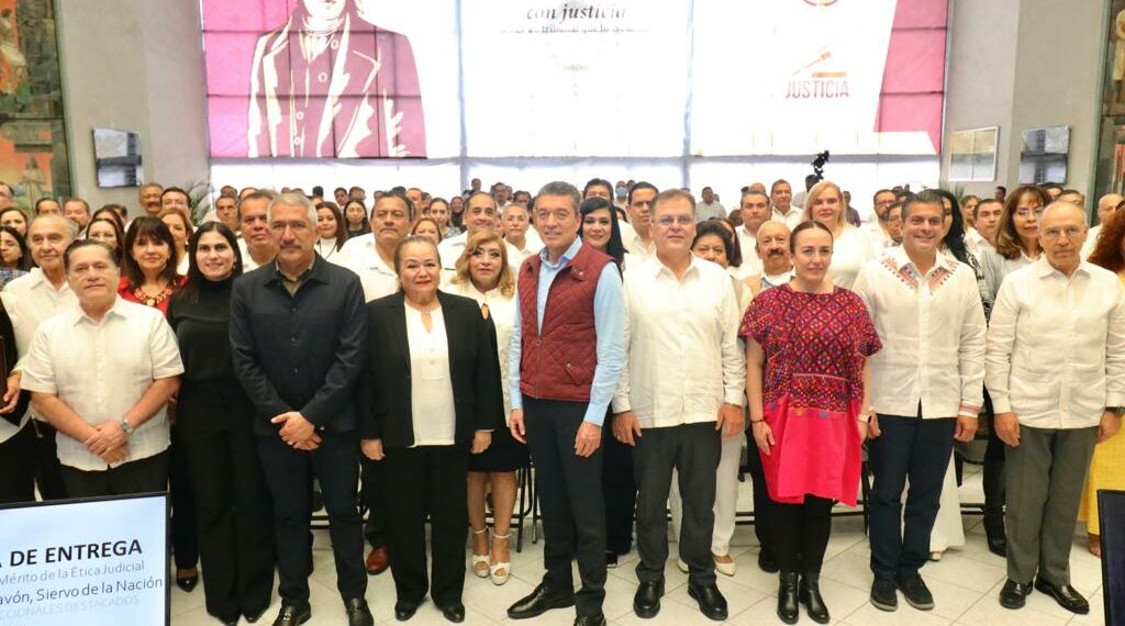 Entrega Rutilio Escandón reconocimiento al Mérito de la Ética Judicial “José María Morelos y Pavón, Siervo de la Nación”