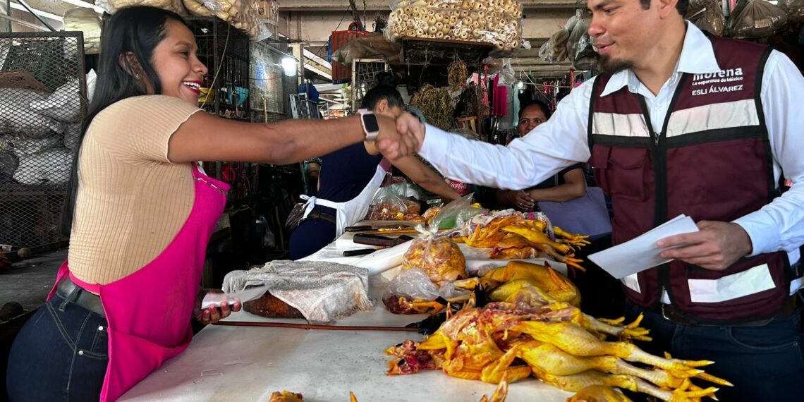 ESLI ÁLVAREZ ARZATE, RECORRE MERCADO SAN JUAN DE TAPACHULA