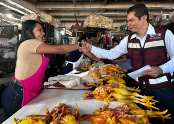 ESLI ÁLVAREZ ARZATE, RECORRE MERCADO SAN JUAN DE TAPACHULA