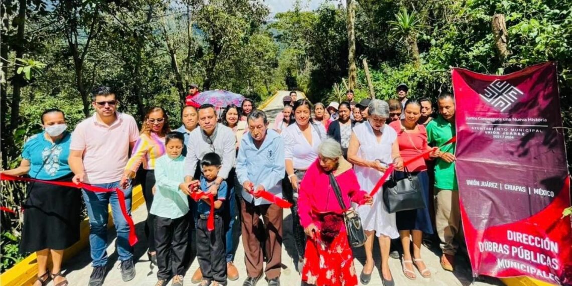 #GobiernoMunicipal de Isaías Verdugo, beneficia con pavimentación de camino en Talquian Viejo