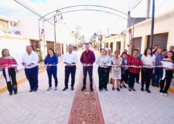 Rutilio Escandón inaugura pavimentación de calle, en beneficio de Barrios Norte y Centro de Ocosingo