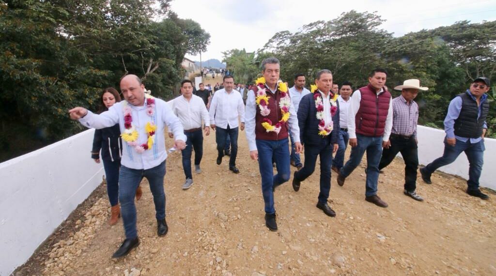 En Chilón, inaugura Rutilio Escandón puente vehicular para mayor bienestar y seguridad de las comunidades