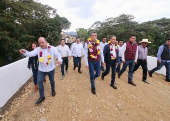 En Chilón, inaugura Rutilio Escandón puente vehicular para mayor bienestar y seguridad de las comunidades