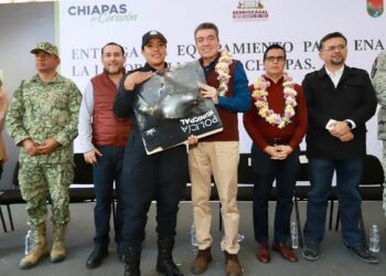 Rutilio Escandón entrega patrullas, motopatrullas y equipamiento a la Policía de Berriozábal