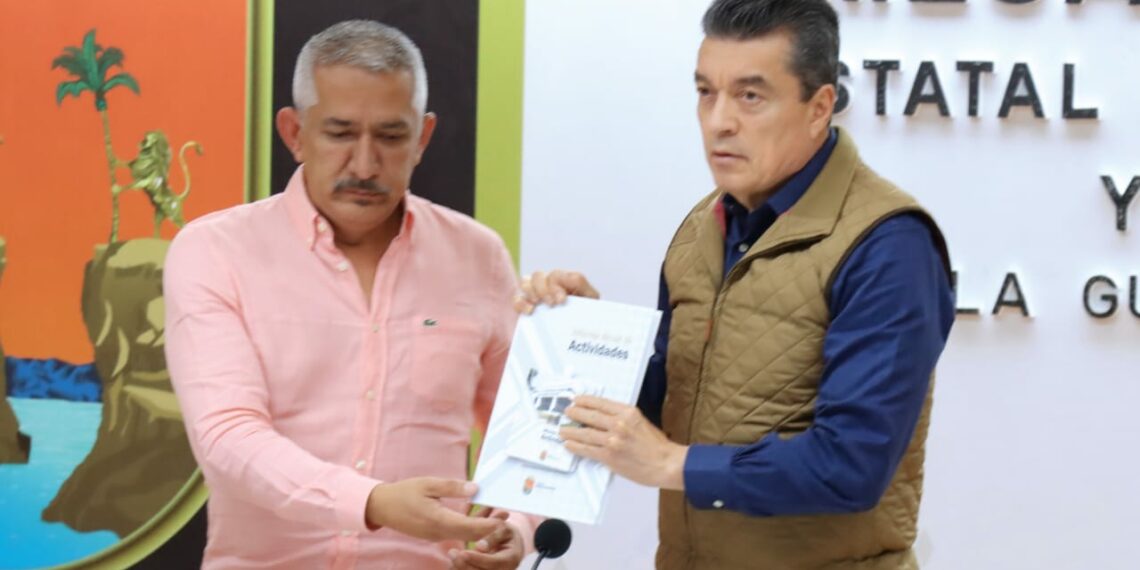 Titular de la FGE Chiapas entrega Informe Anual de Actividades 2023 al gobernador Rutilio Escandón