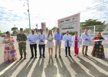 Entrega Rutilio Escandón la Clínica para la Atención Parto Humanizado para las mujeres de Pijijiapan