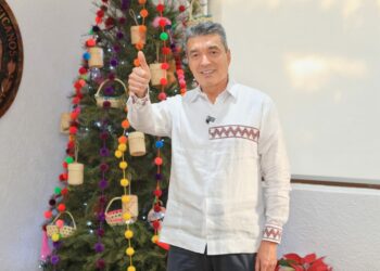 Desea Rutilio Escandón un 2024 lleno de prosperidad, salud y amor a las familias chiapanecas