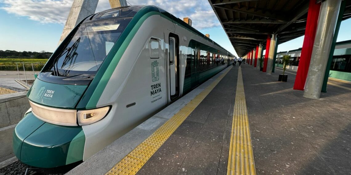Rutilio Escandón acompaña al presidente AMLO en la inauguración del tramo Cancún-Palenque del Tren Maya