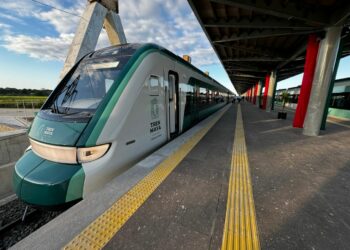 Rutilio Escandón acompaña al presidente AMLO en la inauguración del tramo Cancún-Palenque del Tren Maya