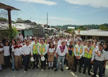 Isaías Verdugo y Sandro Hernández, supervisan obra del plantel 49 en Unión Juárez.