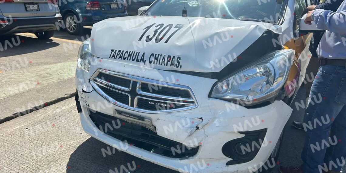 Solo daños materiales deja accidente en la carretera costera