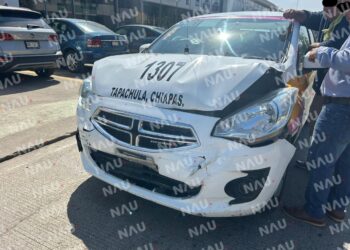 Solo daños materiales deja accidente en la carretera costera