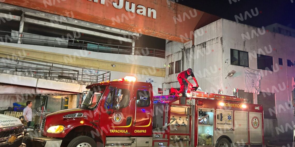 Más de siete locales se incendiaron en la planta alta del mercado San Juan