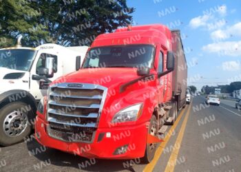 Motociclista se estrelló contra un tráiler