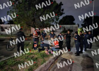 Casi le cuelan las manos en una riña