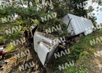 Cerca de dos millones de pesos en daños deja choque de dos tráiler