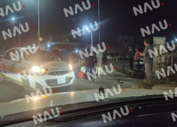 Choque de Motocicleta y taxi deja mujer lesionada.