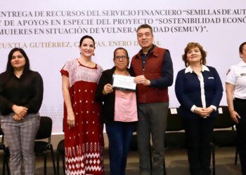 Rutilio Escandón arranca 2024 con entrega de apoyos para impulsar independencia económica de las mujeres