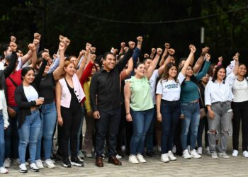 Eduardo Ramírez sostiene encuentro con jóvenes