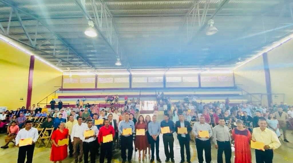 El alcalde Isaías Verdugo Roblero, entrega Registros a Iglesias Evangélicas del municipio de Unión Juárez