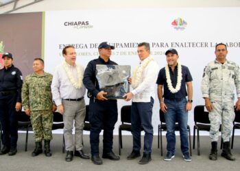 En Villaflores, Rutilio Escandón entrega patrullas, motopatrullas y equipamiento a la Policía Municipal