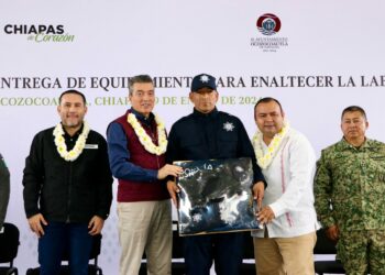 Entrega Rutilio Escandón patrullas, motopatrullas y equipamiento a la Policía Municipal de Ocozocoautla
