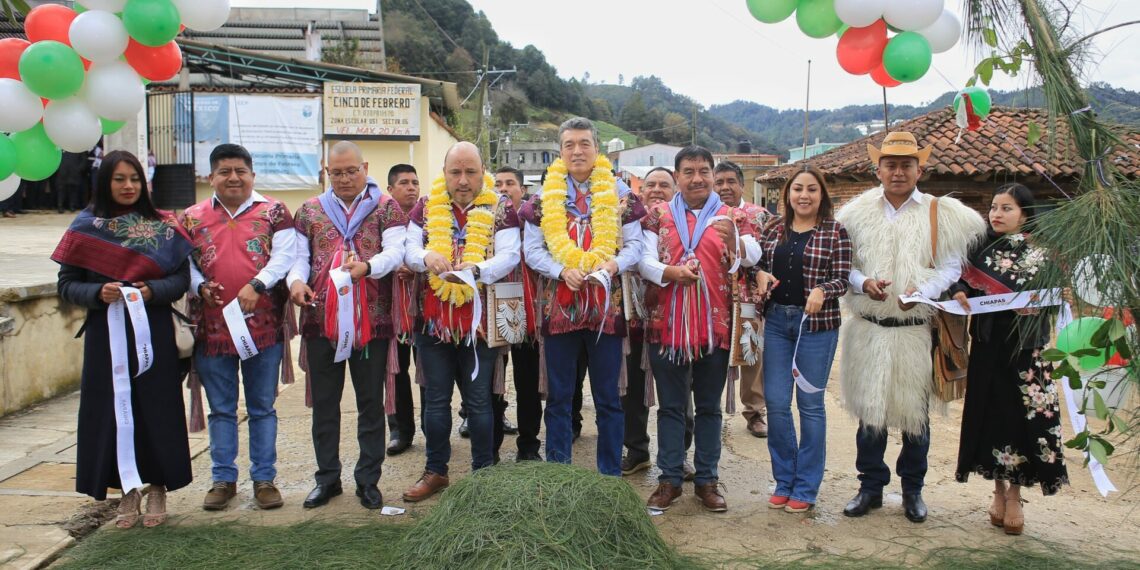 Inaugura Rutilio Escandón Sistema de Alcantarillado en la localidad San Nicolás Buenavista, de Zinacantán