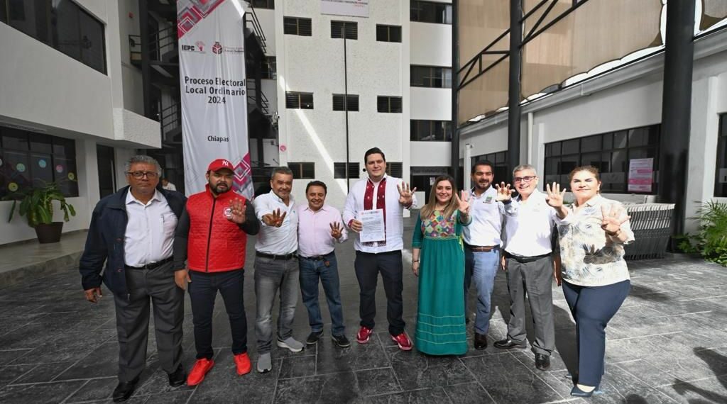 Eduardo Ramírez celebra histórico registro de coalición de siete partidos