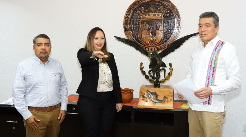 Rutilio Escandón toma protesta a María Esther García Ruíz como secretaria de Hacienda